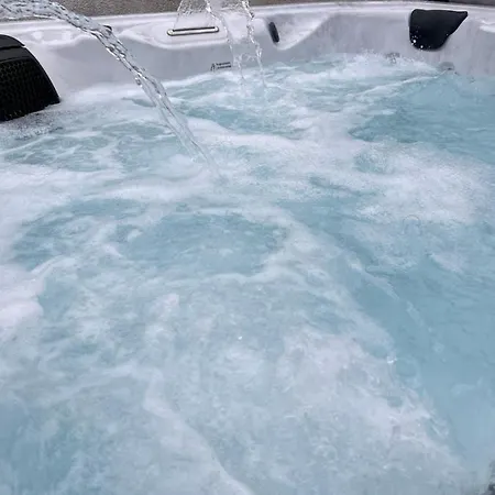 Verstecktes Haus Mit Whirlpool