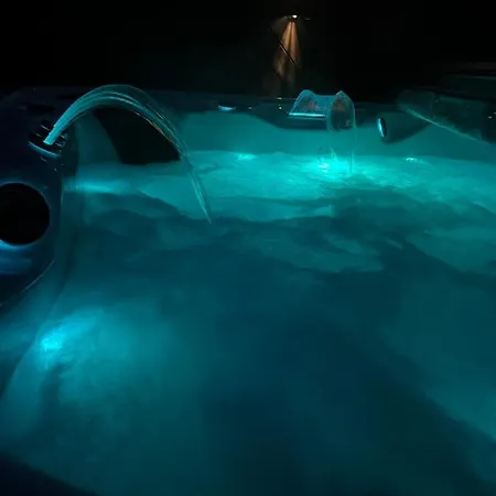 Verstecktes Haus Mit Whirlpool Nyaraló *